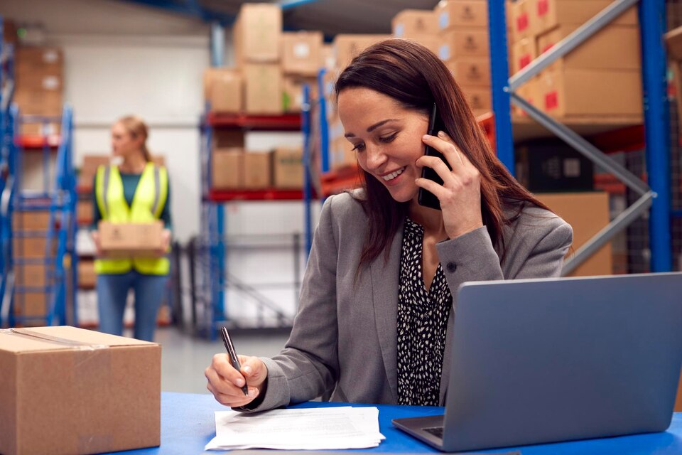 fpdl.in_female-team-leader-working-laptop-talking-mobile-phone_625516-1068_large.jpg